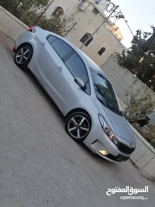 كيا K3 /ماتور 1600 / فحص نخب /اتوماتيك / سولار / اقتصاديه جدا غنيه عن التعريف