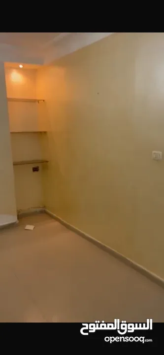 ثلاث غرف نوم غير مفروشة