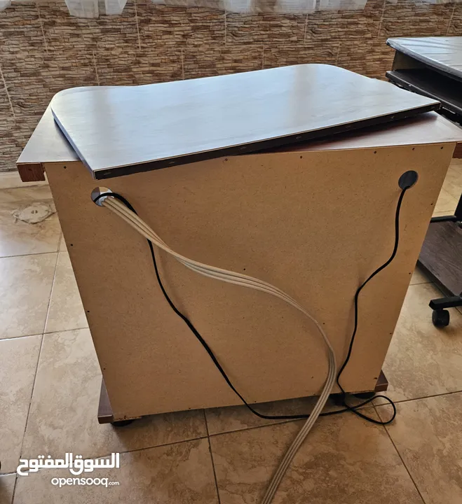 طاولة تلفزيون