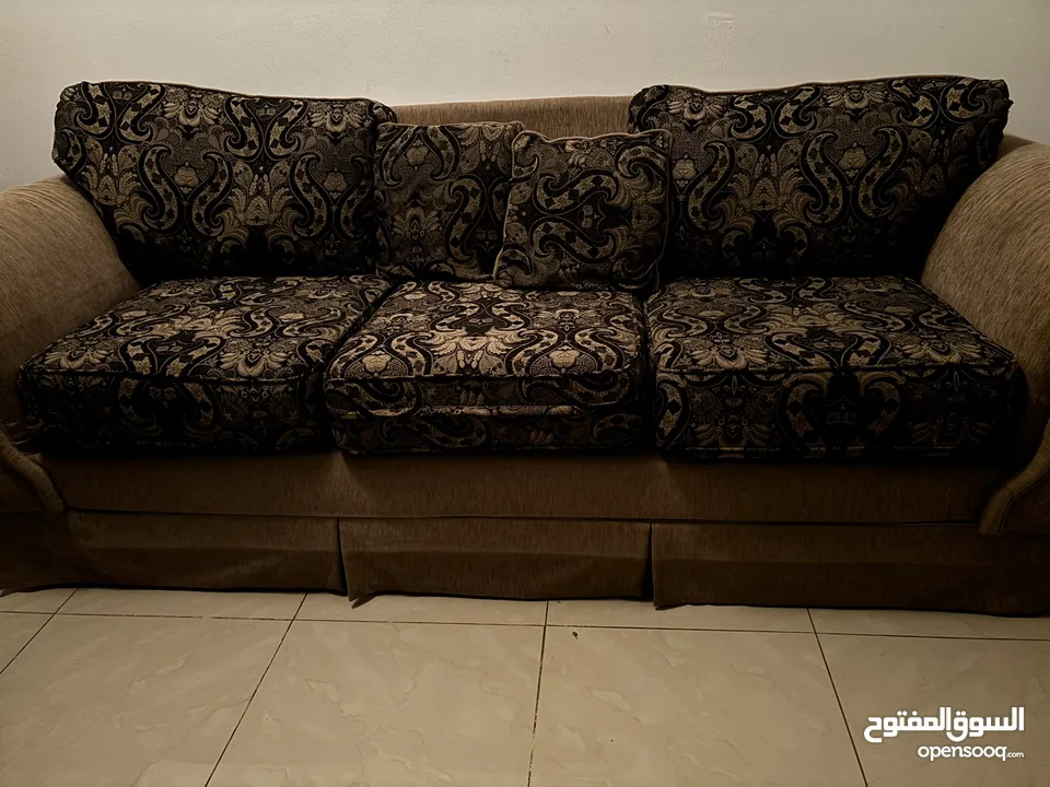 3 sofas للبيع مستعمل بكل اغراضها