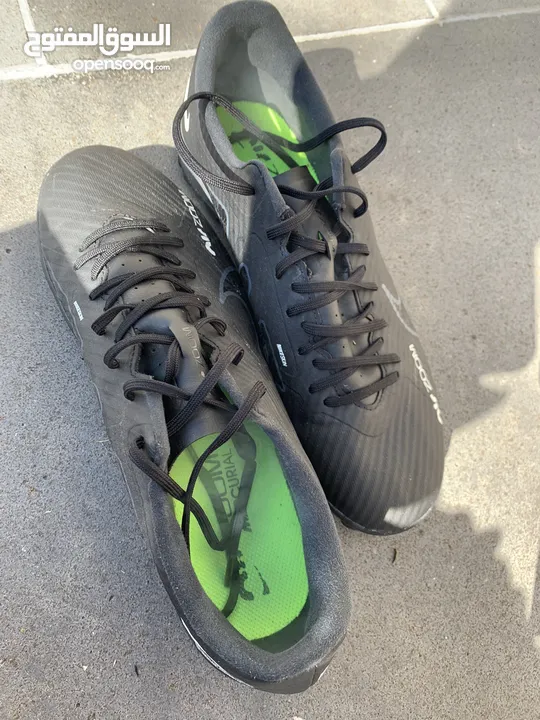 Football shoes size 43