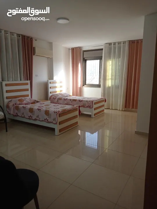 شقه مفروشه للايجار الشهري ،تصلح لعائله ،قريبه على الخدمات،مشمسه،خط سرفيس،قرب مستشفى الاتحاد ،ساحه