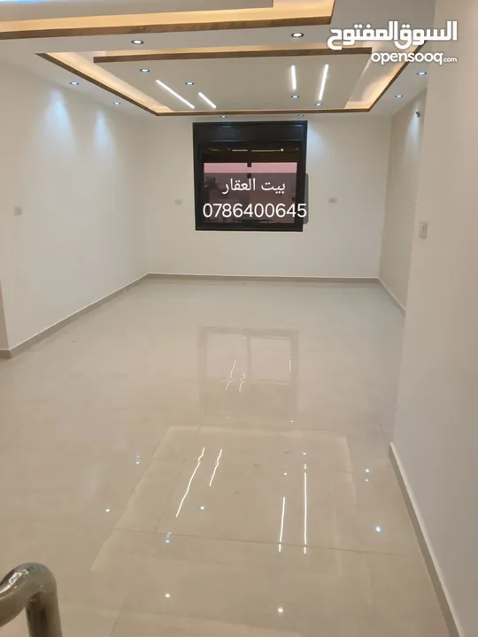 شقة فاخرة مع روف و تراس مكشوف بإطلالة بانورامية للبيع