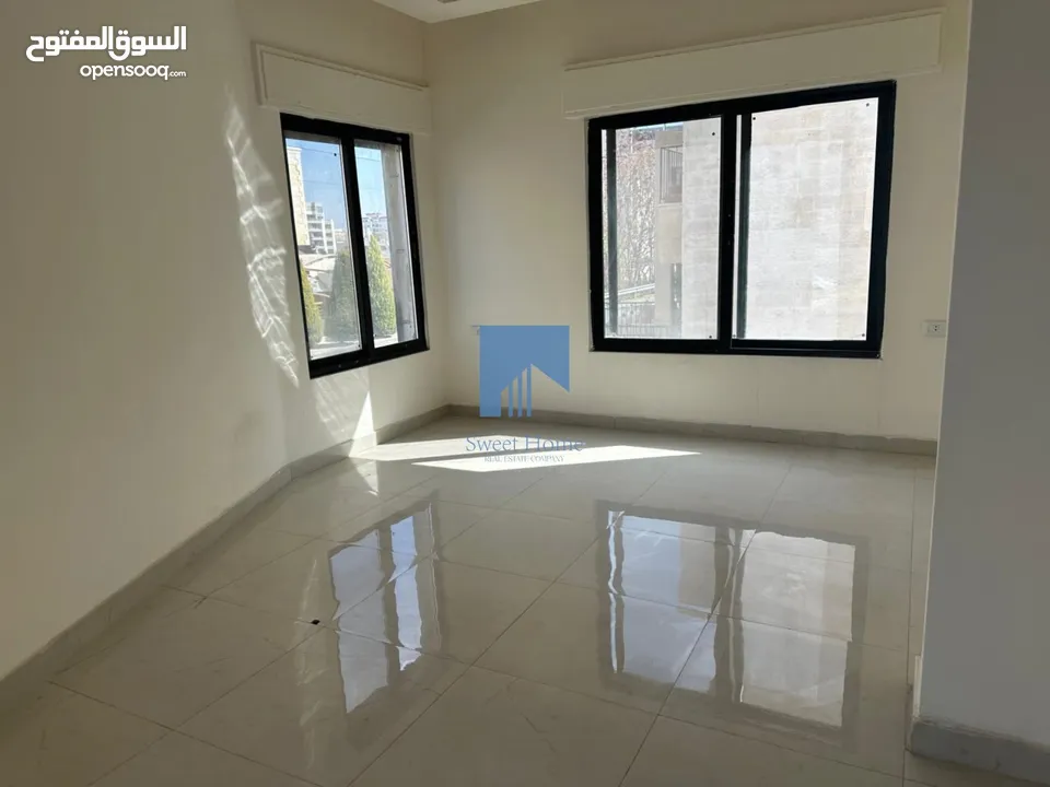 شقة أرضية فاخرة للبيع في عبدون  - خلف البلوفيج 105م تشطيب سوبر ديلوكس لم تسكن بسعر مغري