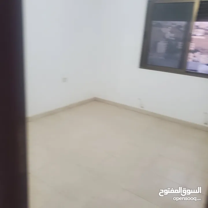 3 شقق باقي من المشروع السلط منطقة اسكان المهندسين شقق سوبر ديلوكس شبه ارضي موقع ممتاز أبراج البلقأ