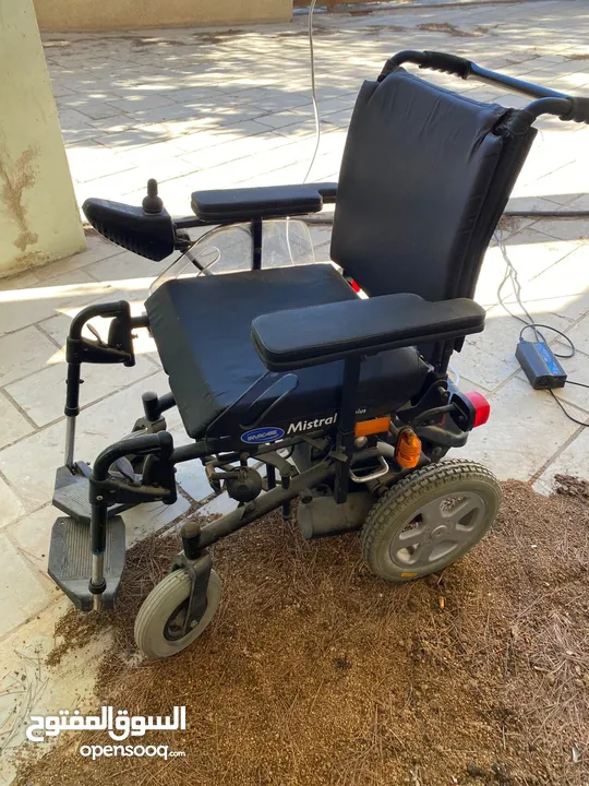 كرسي متحرك كهربائي مستعمل بحالة ممتازة زي الحديد غير مستهلك كل اشي فيه شغال