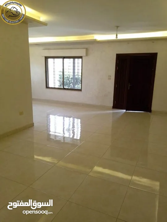 شقة أرضية مميزة للبيع في دير غبار 180م مع ترسات 45م تشطيب سوبر ديلوكس لم تسكن