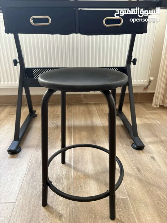 Professional Art Desk and Chair for Sale excellent condition for artists. مكتب وكرسي فني