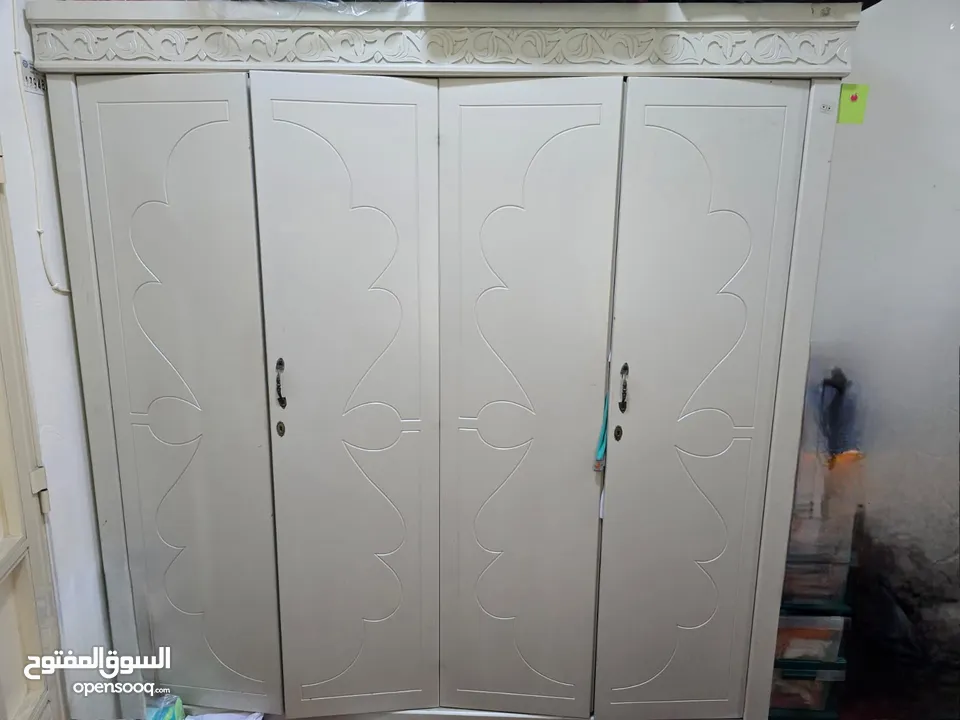 4 door cupboard