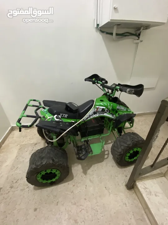 تركترون لون اخضر 48 فولت 20 أمبير مستعمل سنة