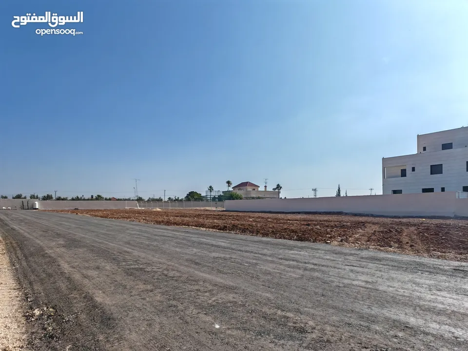 مشروع ريف كومباوند في ام العمد قرب طريق المطار جسر مادبا، قطع اراضي داخل التنظيم سكن ريفي منطقة فلل