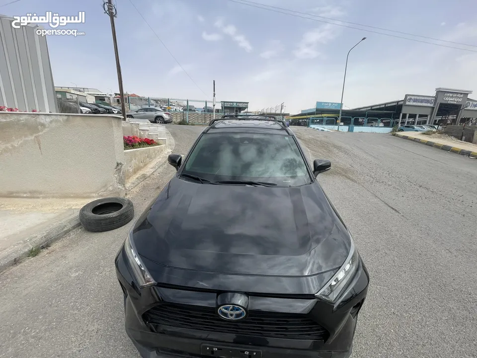 2021 TOYOTA RAV4, LE  بطاريه ليثيوووم السياره توب نضافه بصلاه على النبي