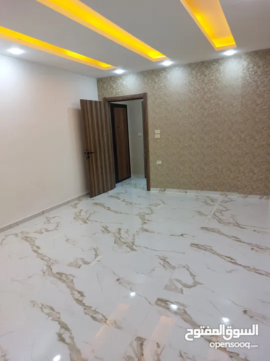 .. شقة فارغه فاخره للإيجار ..