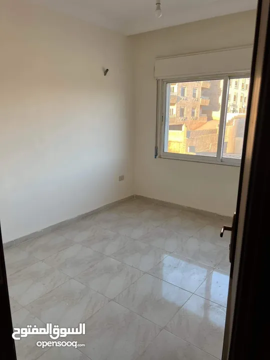 شقة شبه أرضي بسعر مغري جدا جدا جدا  للبيع المستعجل