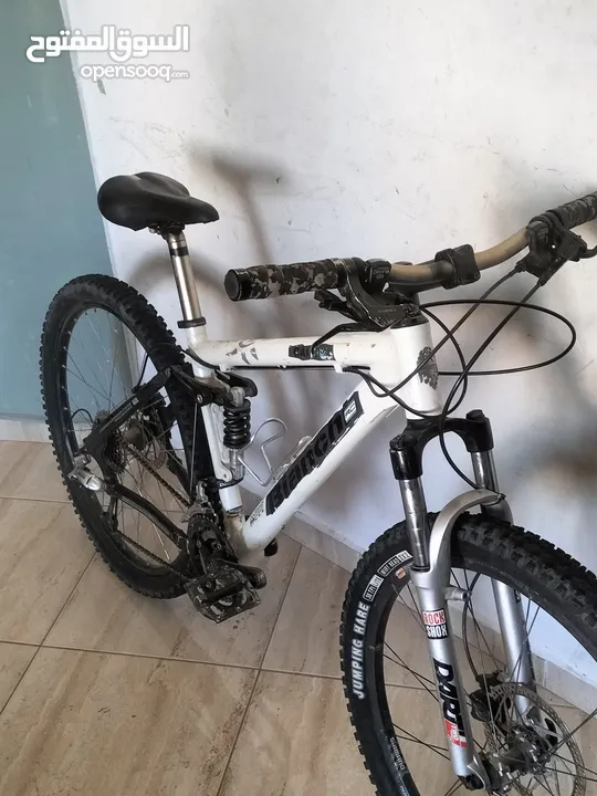 بسكليت من نوع Bianchi caal 8400