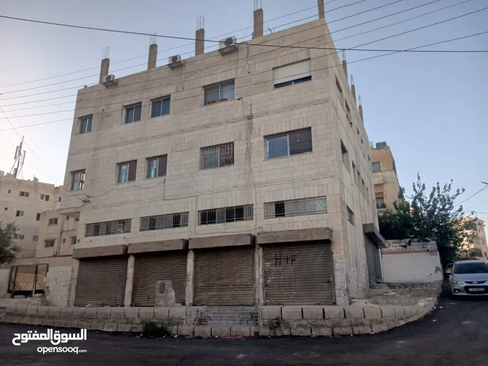 مجمع تجاري للبيع 3 طوابق مسطح كل طابق 300 متر المجموع 900 متر