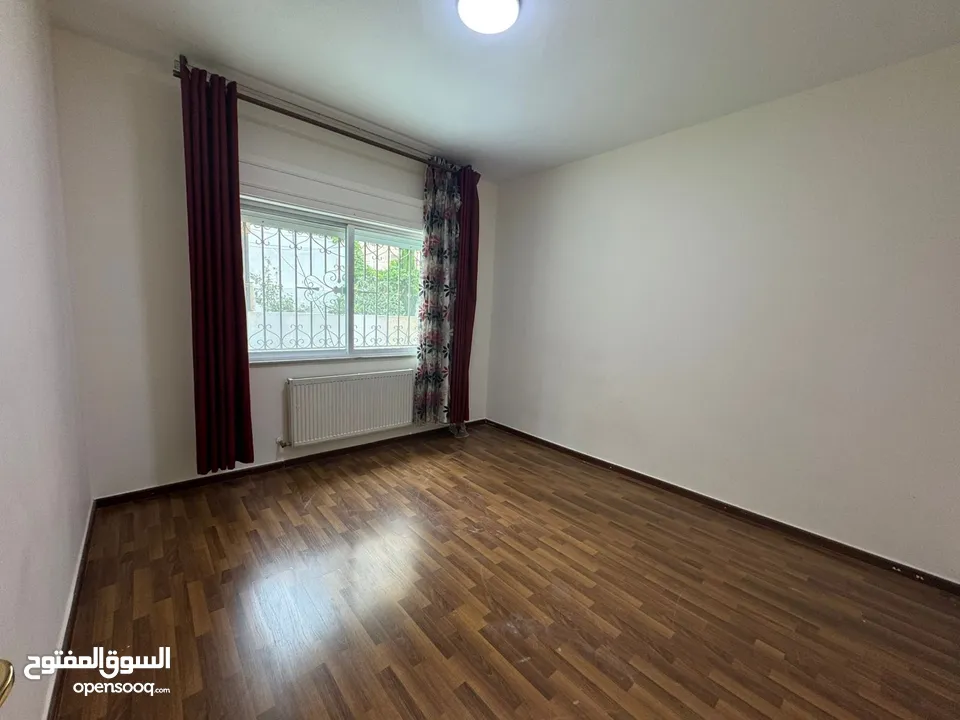شقه مميزه للبيع خلف سوق السلطان