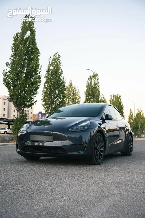 بحالة ممتازة أستعمال عائلي مع تظليل و غرافين حراري  Tesla model y 2022 تيسلا موديل y