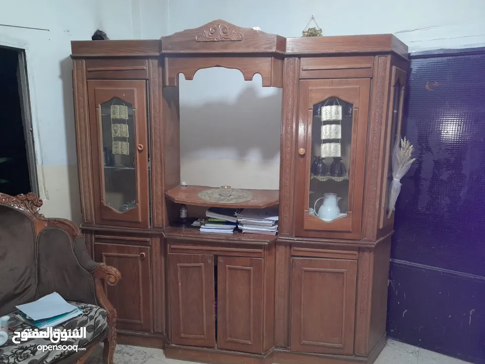 بوفيه خشب بحالة جيدة