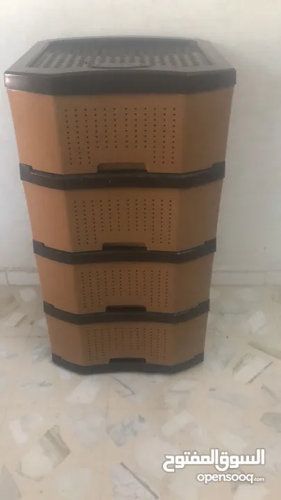 خزانة بلاستيك اربع جوارير شبه جديدة للبيع