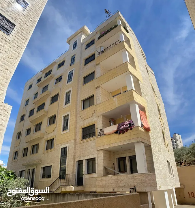 شقة قريبة من جامعة بير زيت 900 متر فقط عن الجامعة