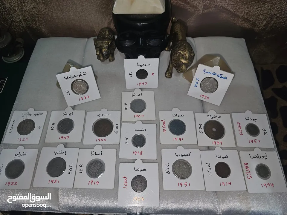 اكثر من 100 عمله من عدة دول قديمه  سعر العمله الواحده 40₪