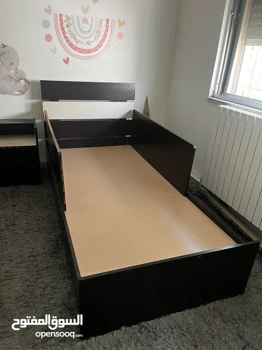 تخت وتواليت بحاله جيده العنوان جبل الحسين شارع نابلس