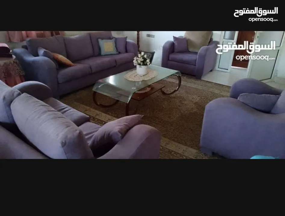 طقم كنب مع طاولة صغيرة