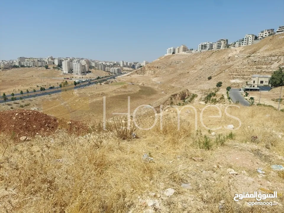 ارض في عبدون تصلح لاسكان سكن أ عادي مع منسوب على شارعين بمساحة 1020م