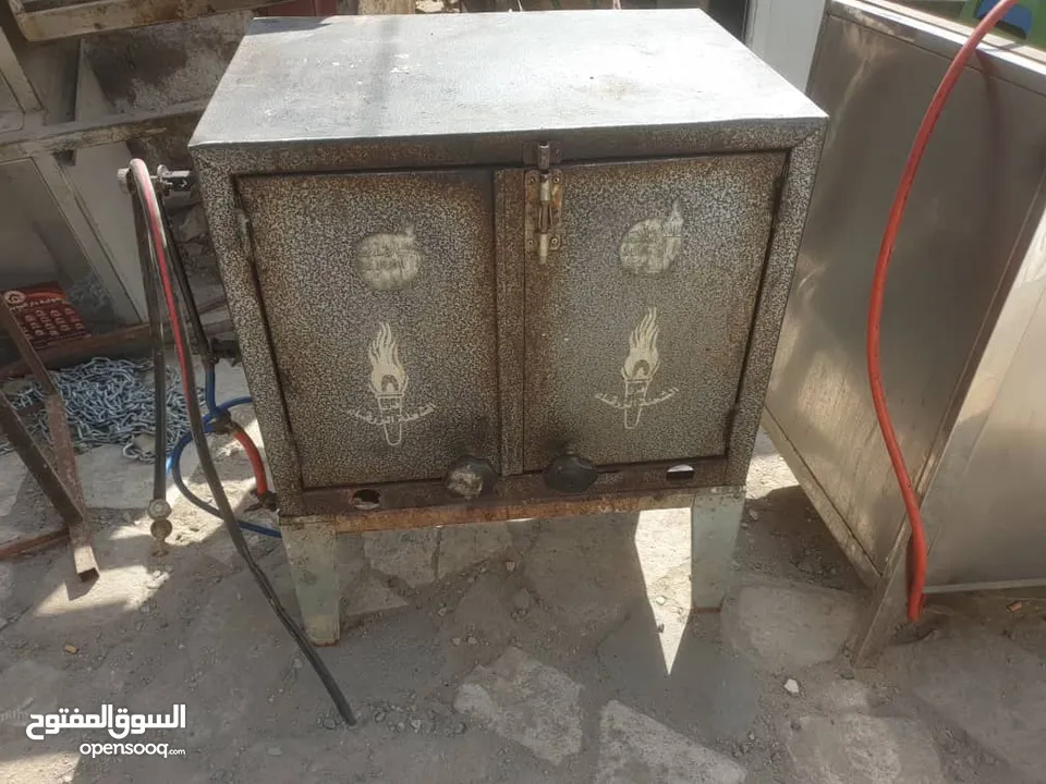 معدات مطعم متنوعه مستخدم نظيف للبيع اغلب المعدات جديده ولم يتم استخدامها وبحاله ممتازه والسعر مغري