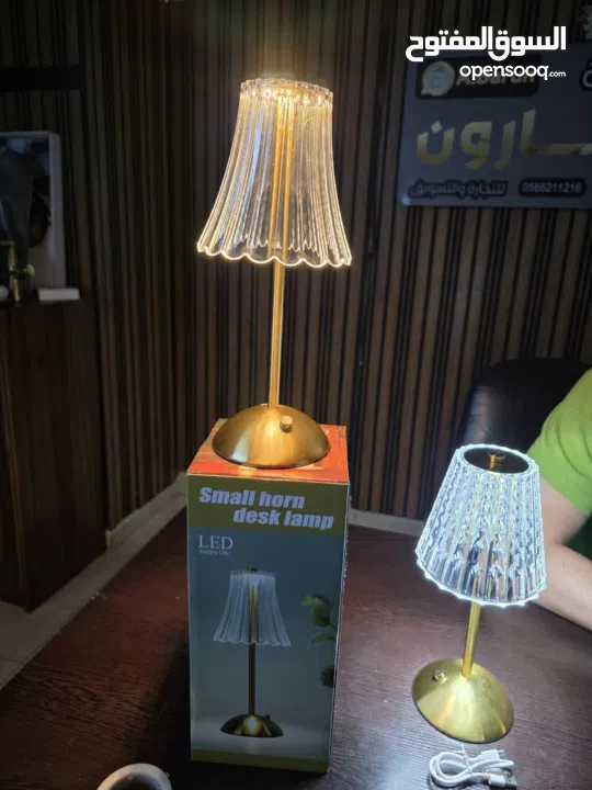 مصابيح الطاولة الكريستالية ثلاث درجات إضاءة مختلفة (دافئة – بيضاء – مختلطة) تناسب جميع الأجواء
