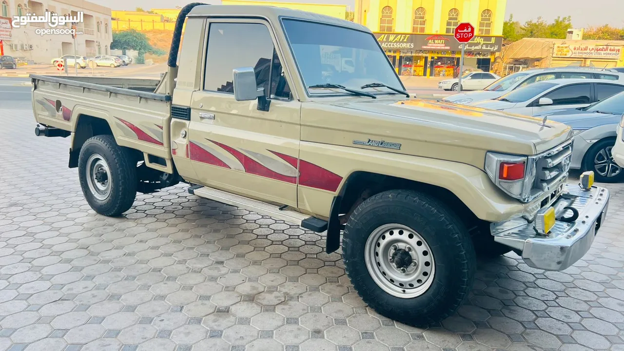 land cruiser pickup Gcc V6 2006 price 48,000 AED