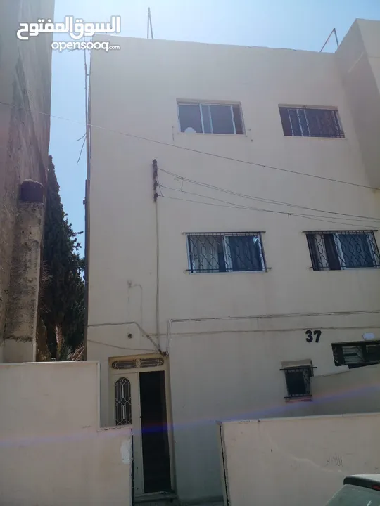 عمارة بالأشرفية للبيع جاهزة للاستلام بحالة جيدة جدا من المالك مباشرة مرخصة بالكامل البيع بداعي السفر