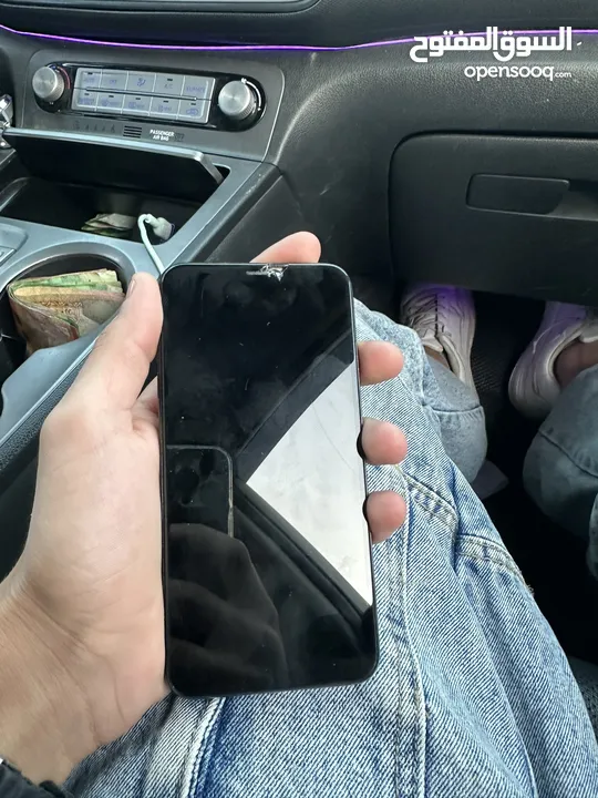 ايفون x ماكس للبيع مغير شاشه و مغير بطاريه ومستعمل فتره صغيرة بسعر  85دينار