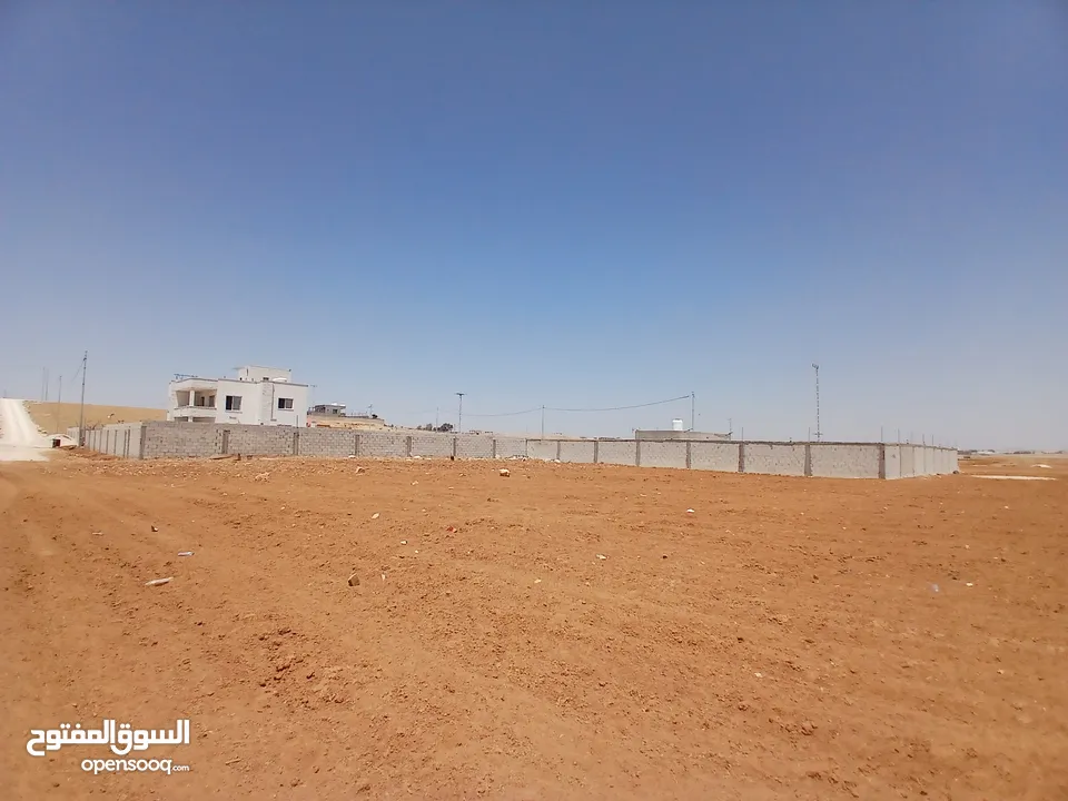 أرض للبيع في القسطل قرب شارع المطار