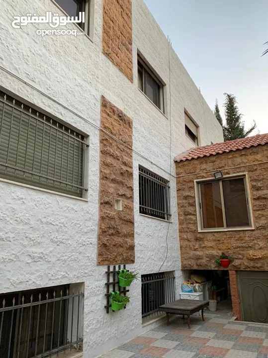 بيت في مرج الحمام بسعر مغري عباره عن عماره خاصه 3 طوابق