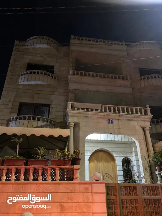 عمارة للبيع كاملة في منطقة الهاشمي الشمالي - قريبة من جميع الخدمات/السعر قابل للتفاوض