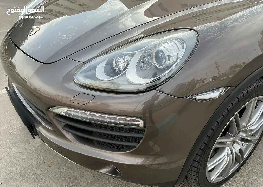 Looking for the cleanest 2012 Porsche Cayenne S Platinum Edition Gcc full option  Agency maintenance