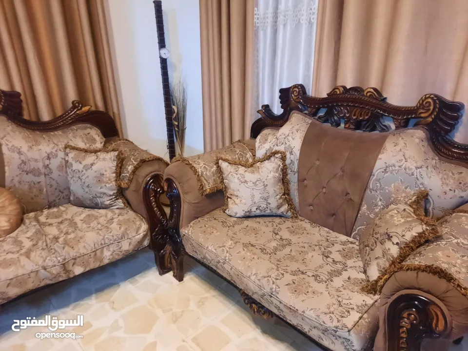 طقم كنب 7 مقاعد زان قصة فرنسي بحالة جيدة