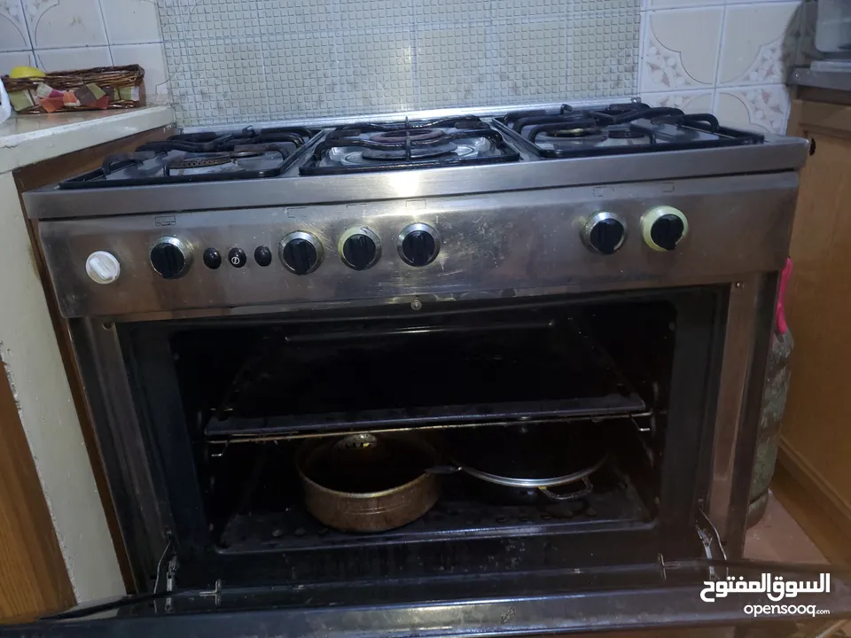 فرن غاز إيطالي بحاله ممتازه جدا الفرن بالصلاة على النبي تعال وافحص وشوف بعينك