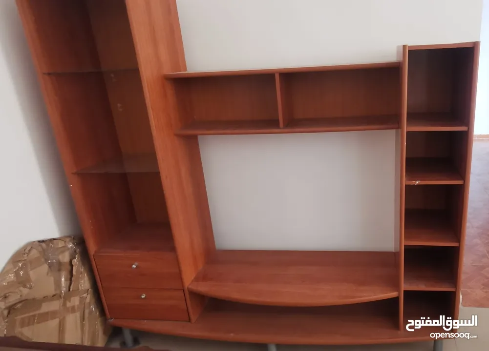 بوفيه للتلفزيون بحالة جيدة جدا خشب ماليزي