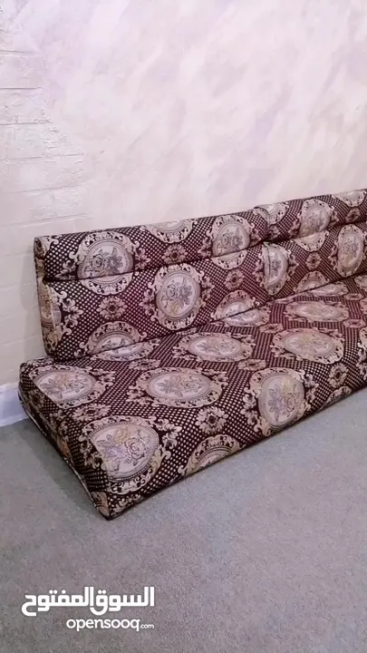 مجلس عربي ضغط 20 سم مستعمل بحالة ممتازه باللون الخمري