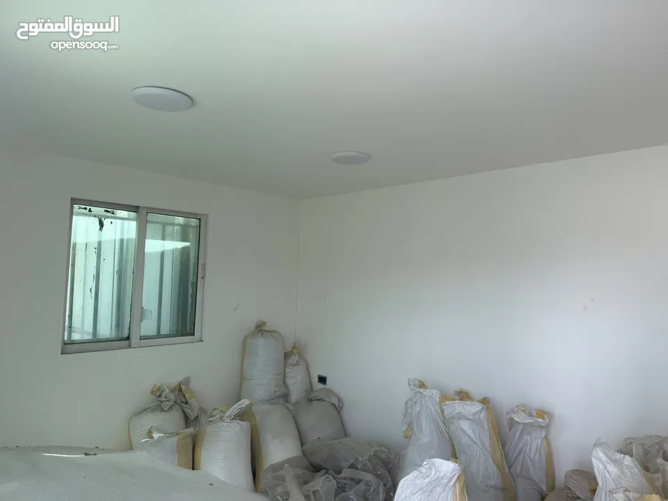 مستودع مع هنغر وسدة