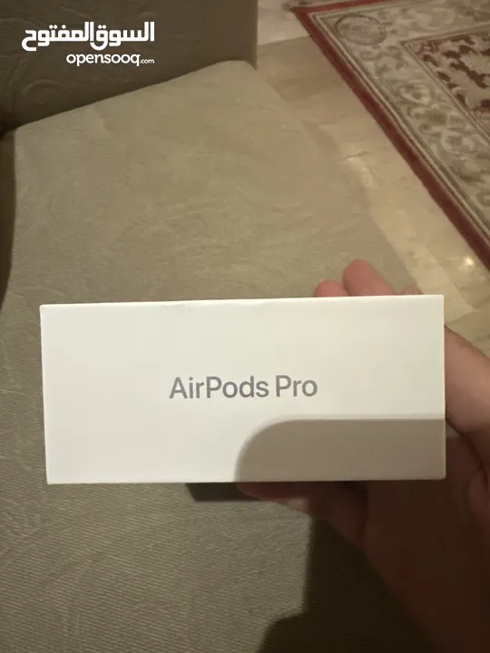 Apple watch series 10  / iphone 16 pro max  / airpods pro (2nd generation) / huawei FreeBuds 6i