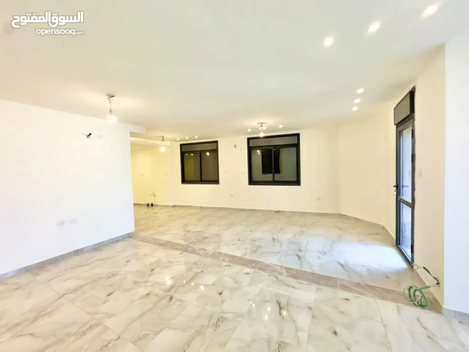 شقة طابقية 3 غرف ماستر والعمارة فقط 6 شقق