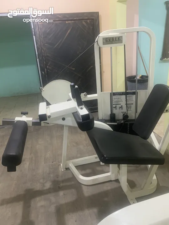 نادي بناء أجسام ولياقة بدنية للبيع