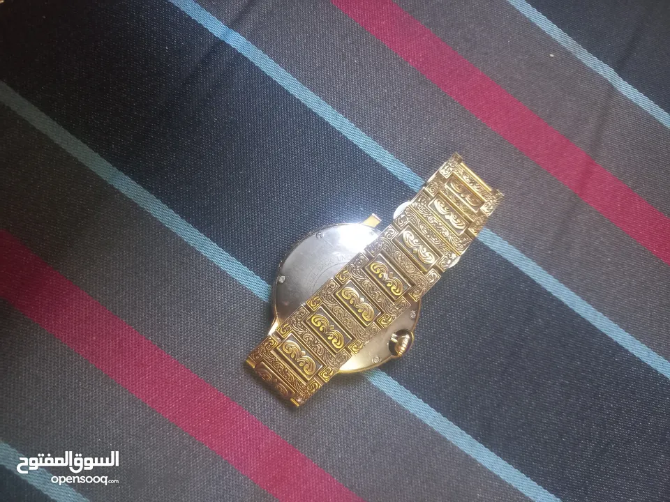 ساعه للبيع مقابل 15 دينار قابل للتفاوض ليست جديده و بدها تصليح العقارب ليست مكلفه