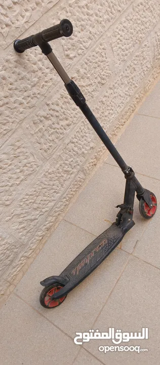 سكوتر احمر و اسود اصلي بحاله جيده جدا و بسعر مغري 22 غير قابل للتفاوض