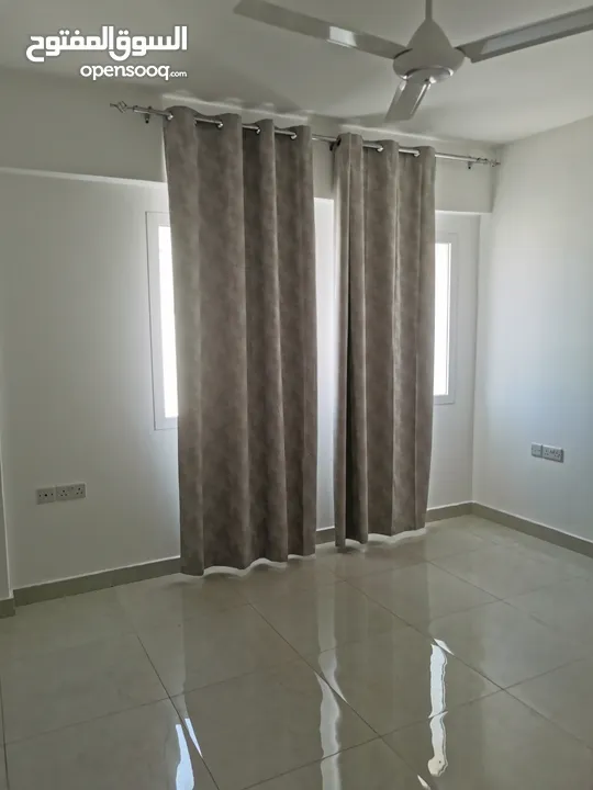 8 curtains (2 white and 6 beige curtains) and 5 bars
