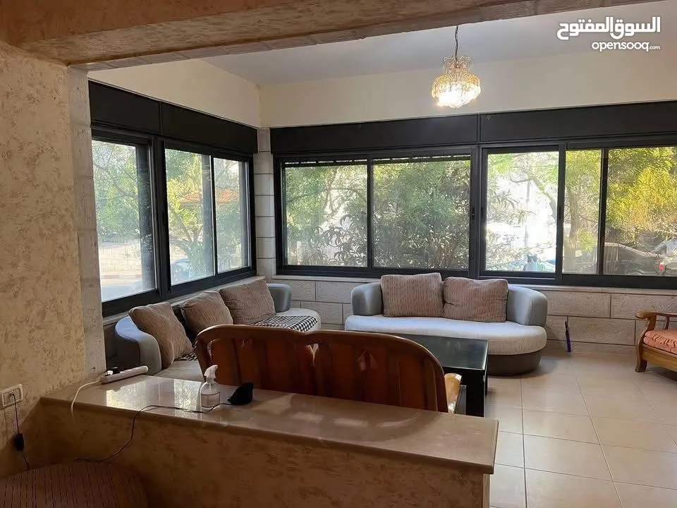 شقه مفروشه للايجار في رام الله التحتا قرب فرن البيت القديم  لموظفات فقط